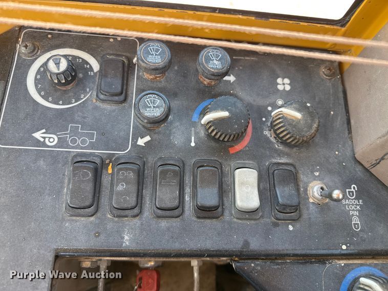 image for item EP0552 1999 John Deere 772CH motor grader