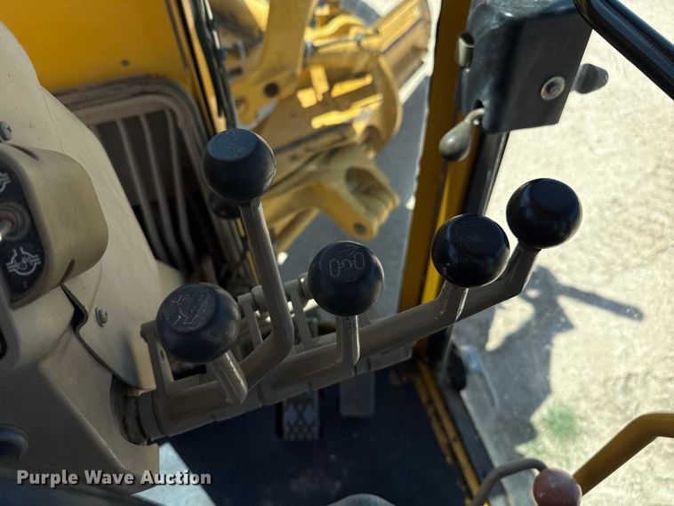 image for item EP0552 1999 John Deere 772CH motor grader