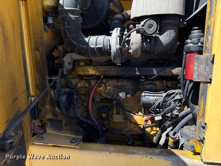 image for item EP0552 1999 John Deere 772CH motor grader