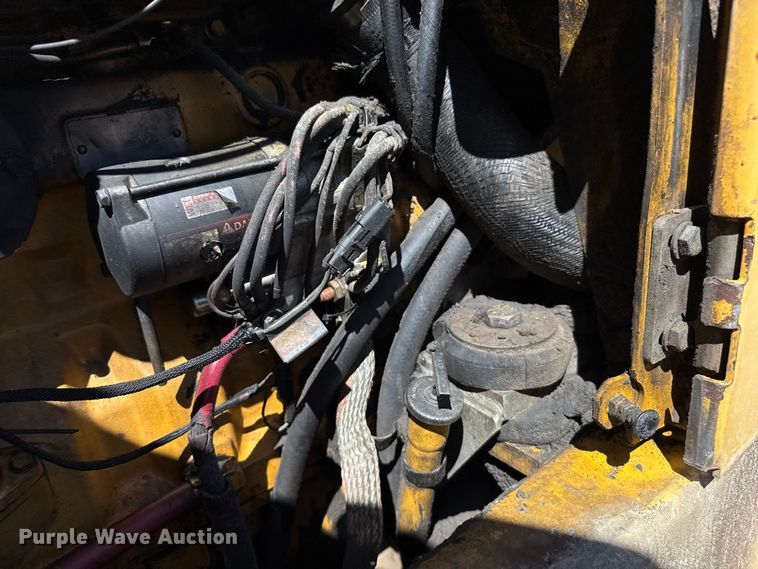 image for item EP0552 1999 John Deere 772CH motor grader