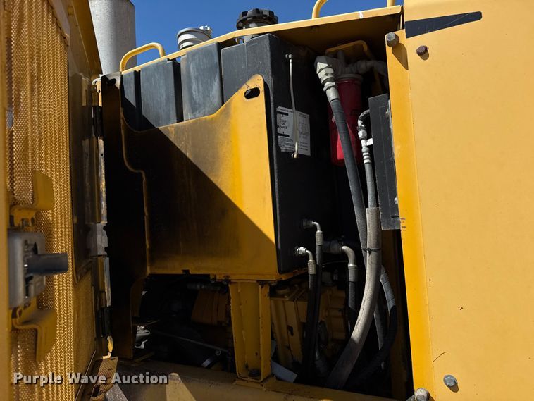 image for item EP0552 1999 John Deere 772CH motor grader