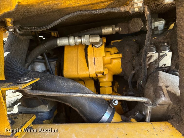 image for item EP0552 1999 John Deere 772CH motor grader