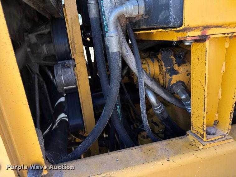 image for item EP0552 1999 John Deere 772CH motor grader