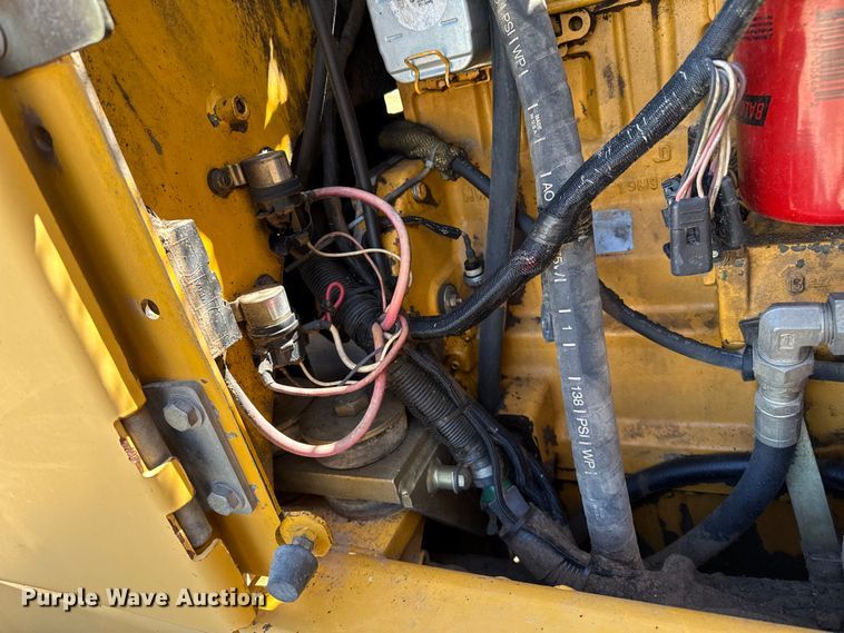 image for item EP0552 1999 John Deere 772CH motor grader