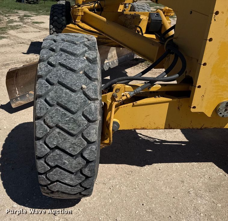 image for item EP0552 1999 John Deere 772CH motor grader