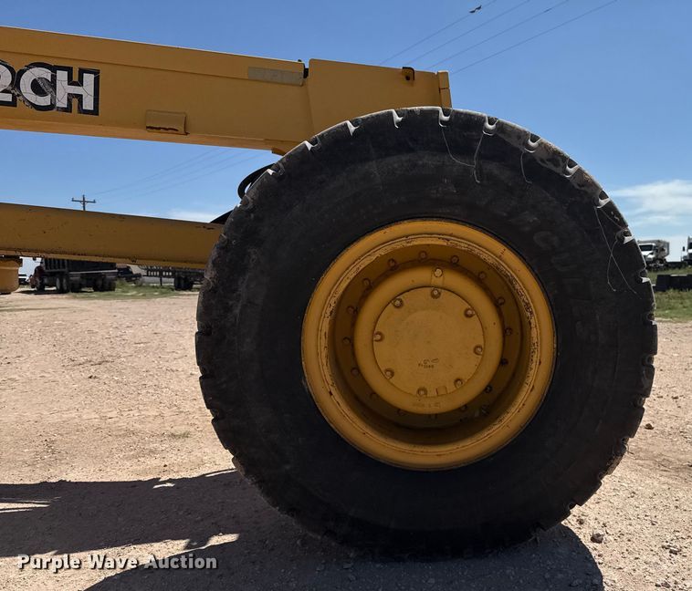 image for item EP0552 1999 John Deere 772CH motor grader