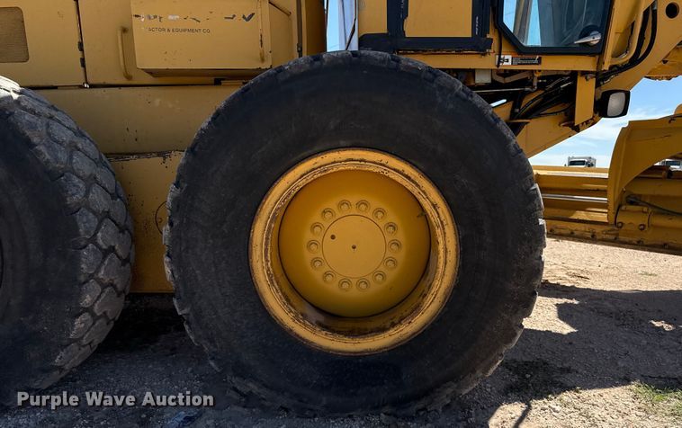 image for item EP0552 1999 John Deere 772CH motor grader