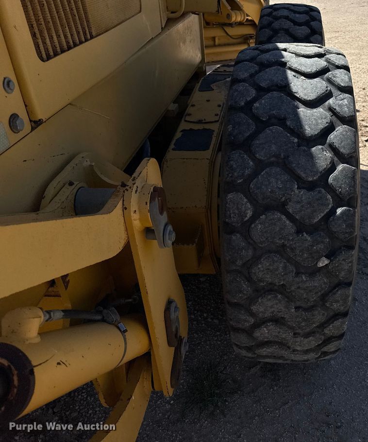 image for item EP0552 1999 John Deere 772CH motor grader