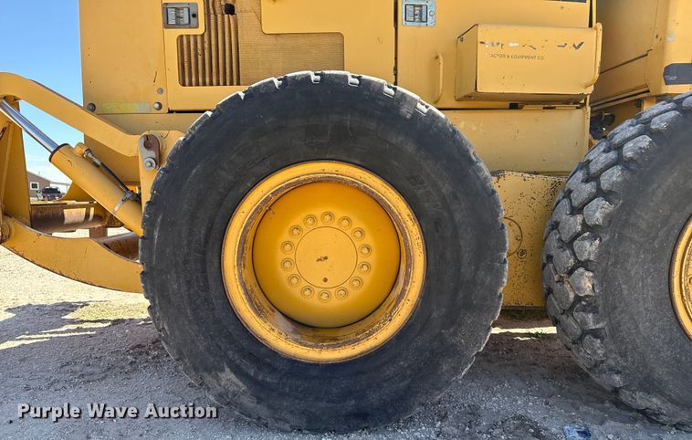 image for item EP0552 1999 John Deere 772CH motor grader