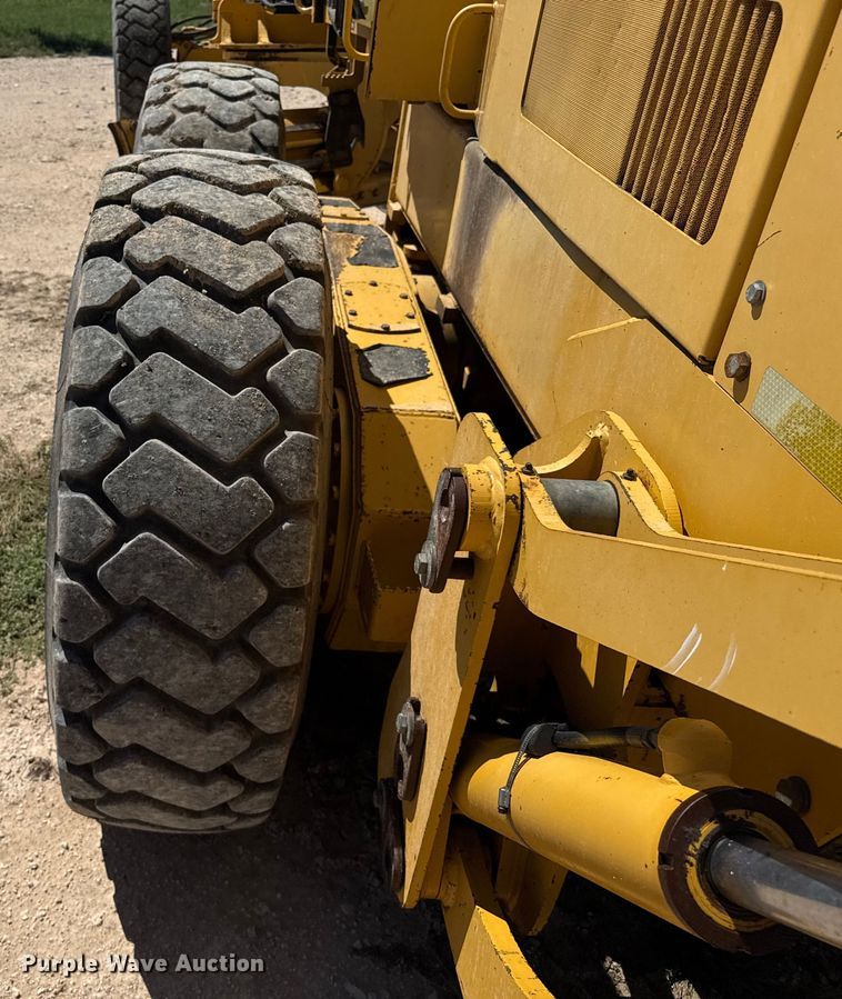 image for item EP0552 1999 John Deere 772CH motor grader