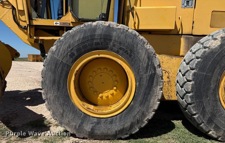 image for item EP0552 1999 John Deere 772CH motor grader