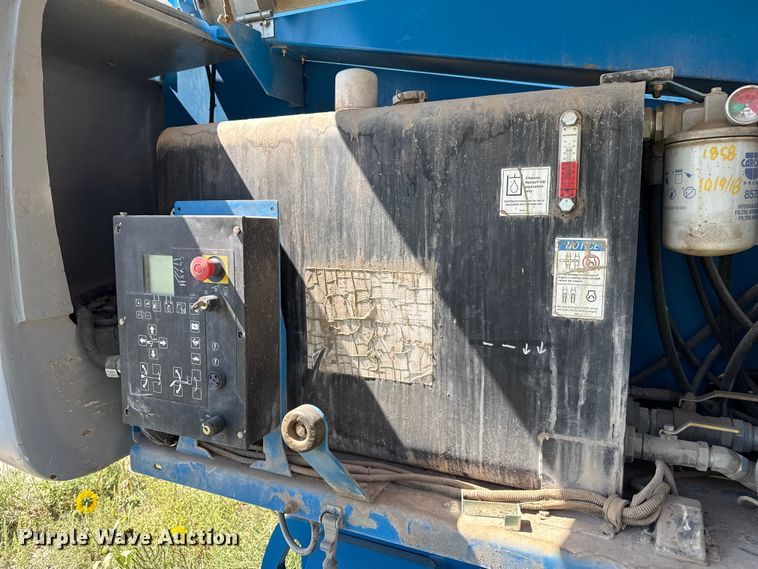 image for item EP0645 2012 Genie S-125 boom lift