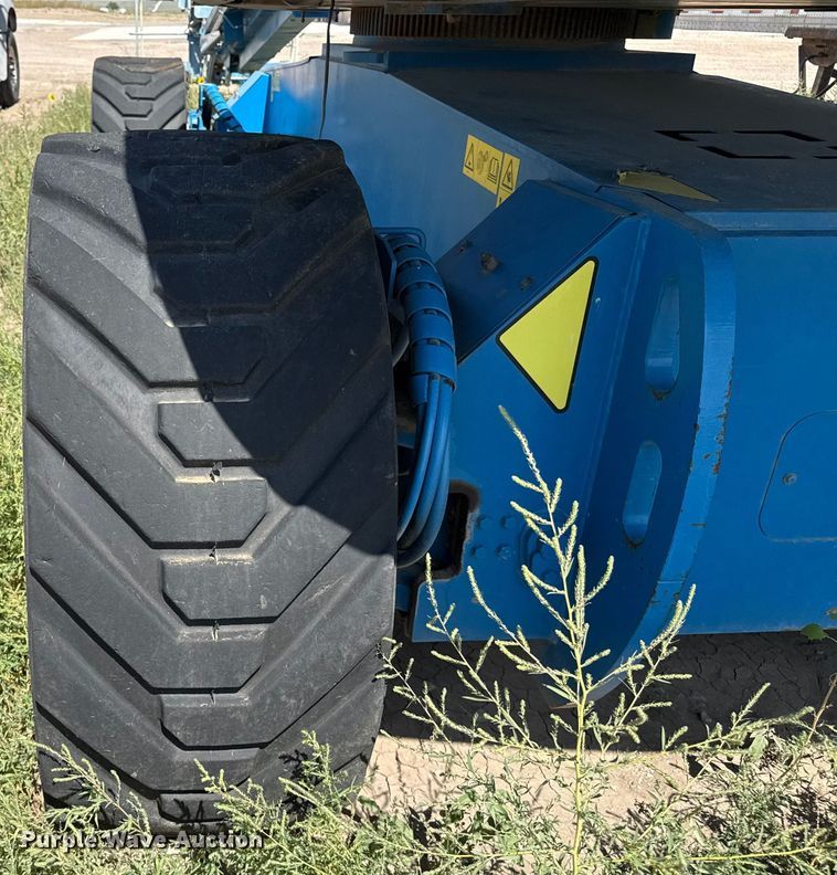 image for item EP0645 2012 Genie S-125 boom lift