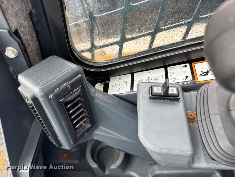 image for item ER0020 2020 John Deere 330G skid steer loader