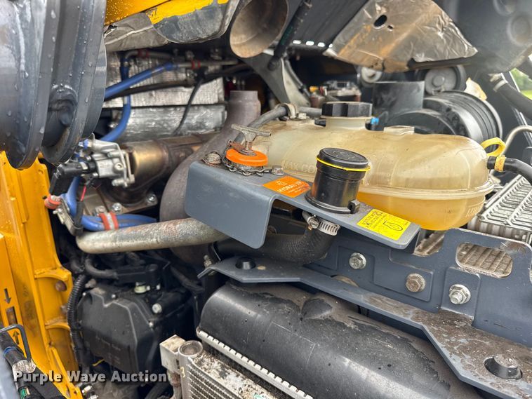 image for item ER0020 2020 John Deere 330G skid steer loader