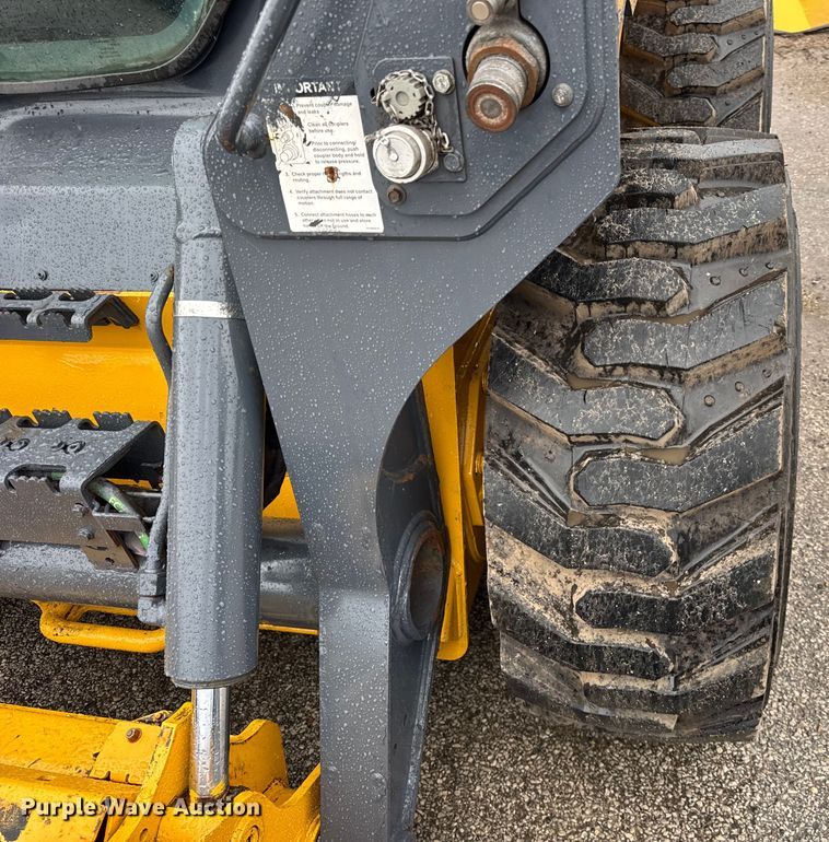 image for item ER0020 2020 John Deere 330G skid steer loader