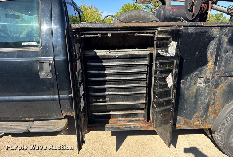 image for item ER0021 2005 Ford F550 utility / service truck