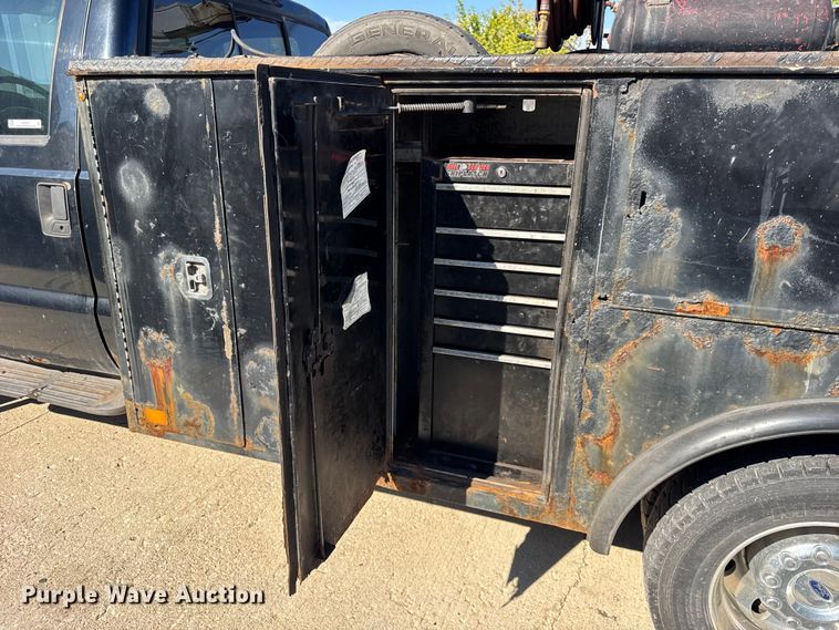 image for item ER0021 2005 Ford F550 utility / service truck