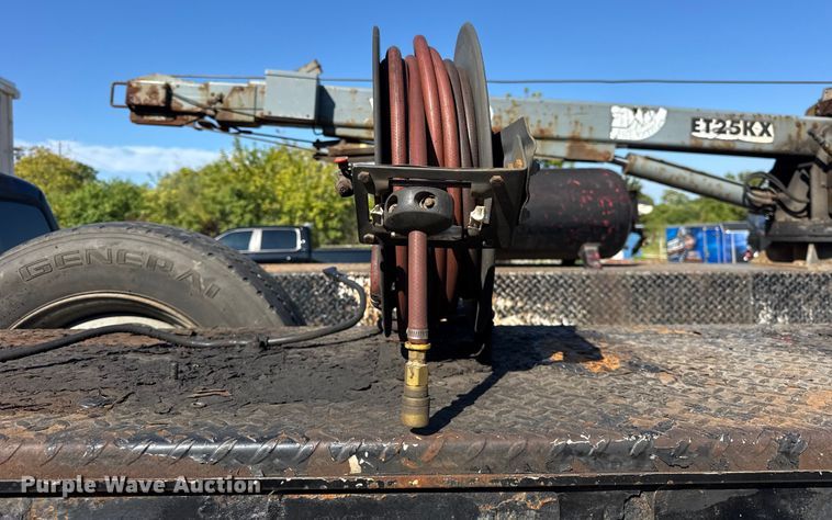 image for item ER0021 2005 Ford F550 utility / service truck