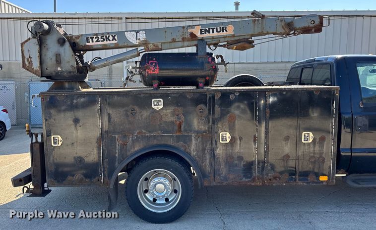 image for item ER0021 2005 Ford F550 utility / service truck