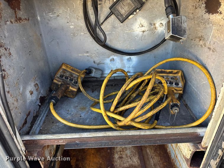 image for item ER0021 2005 Ford F550 utility / service truck