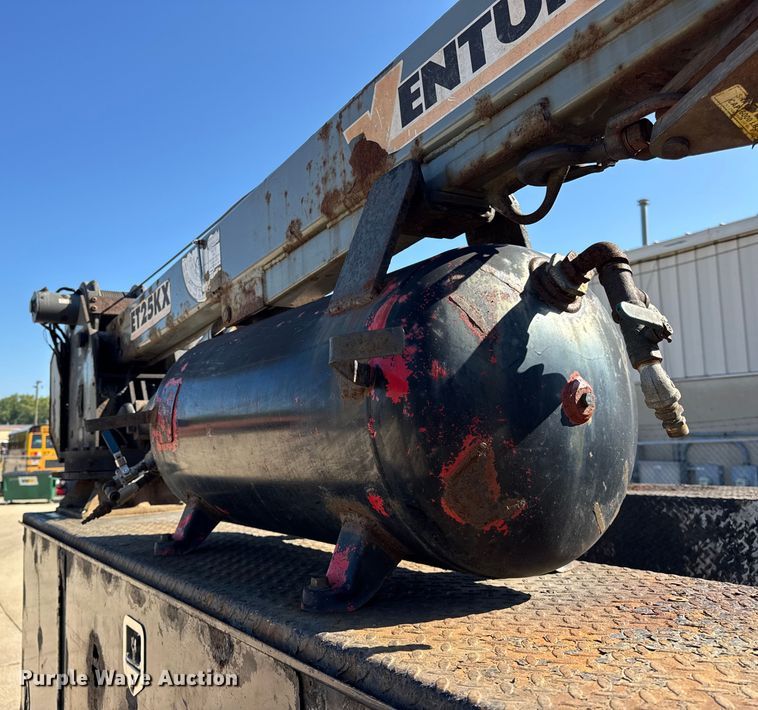 image for item ER0021 2005 Ford F550 utility / service truck