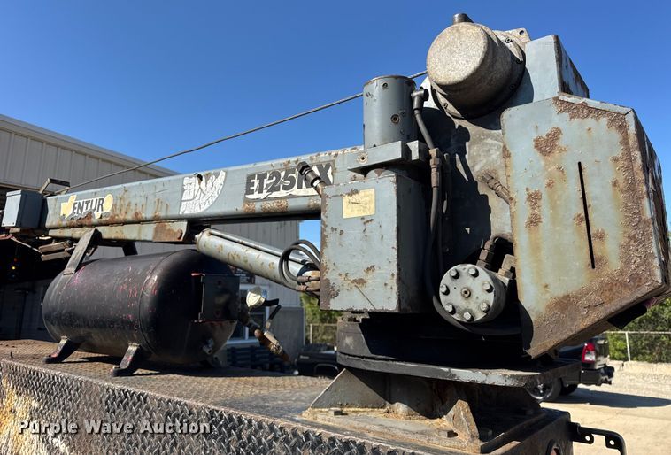 image for item ER0021 2005 Ford F550 utility / service truck