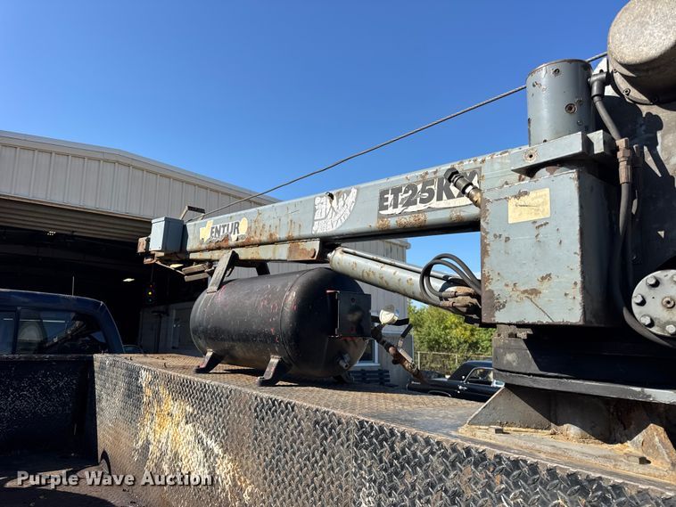 image for item ER0021 2005 Ford F550 utility / service truck