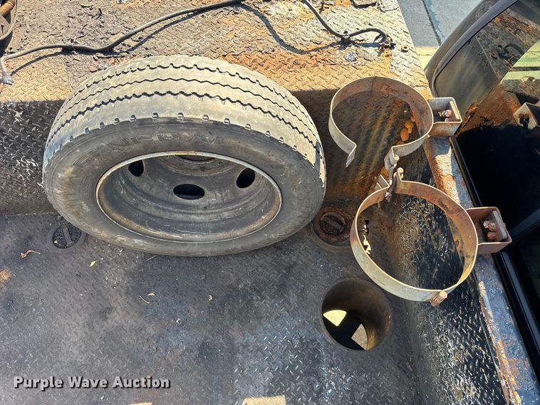 image for item ER0021 2005 Ford F550 utility / service truck