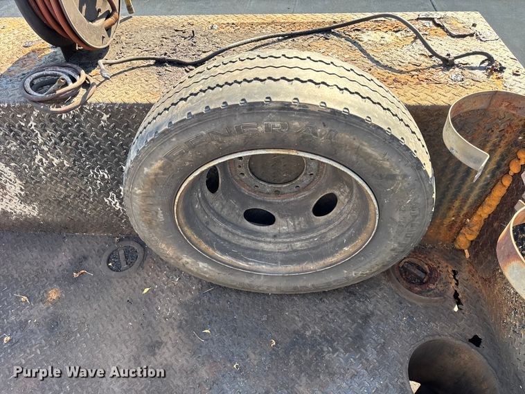 image for item ER0021 2005 Ford F550 utility / service truck