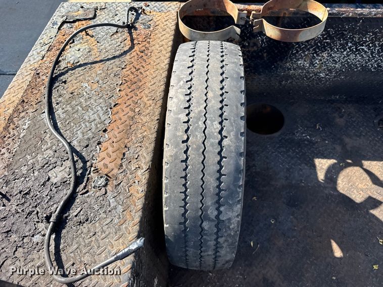 image for item ER0021 2005 Ford F550 utility / service truck