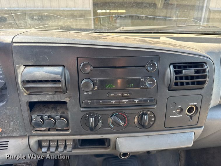 image for item ER0021 2005 Ford F550 utility / service truck