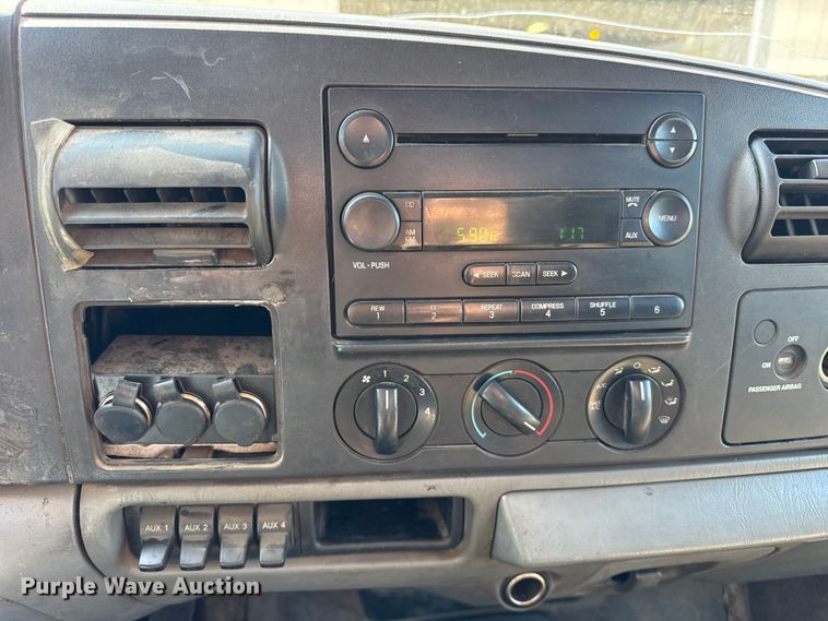 image for item ER0021 2005 Ford F550 utility / service truck