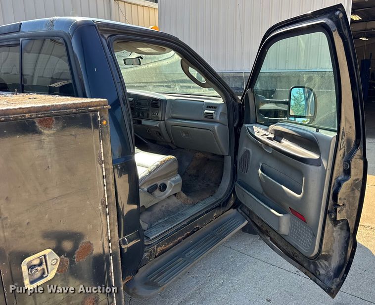 image for item ER0021 2005 Ford F550 utility / service truck