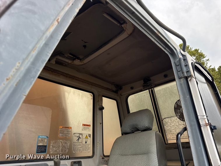 image for item ER0027 1995 Case 9010B excavator