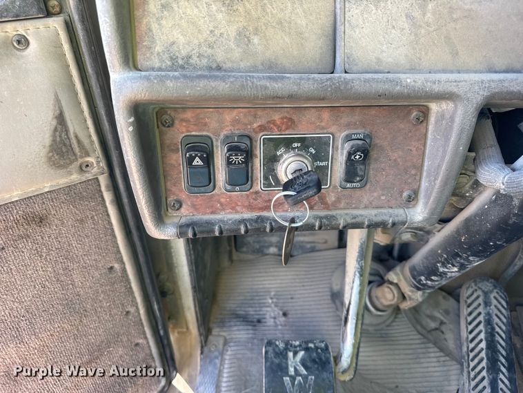 image for item ER0054 2005 Kenworth W900 ready mix truck