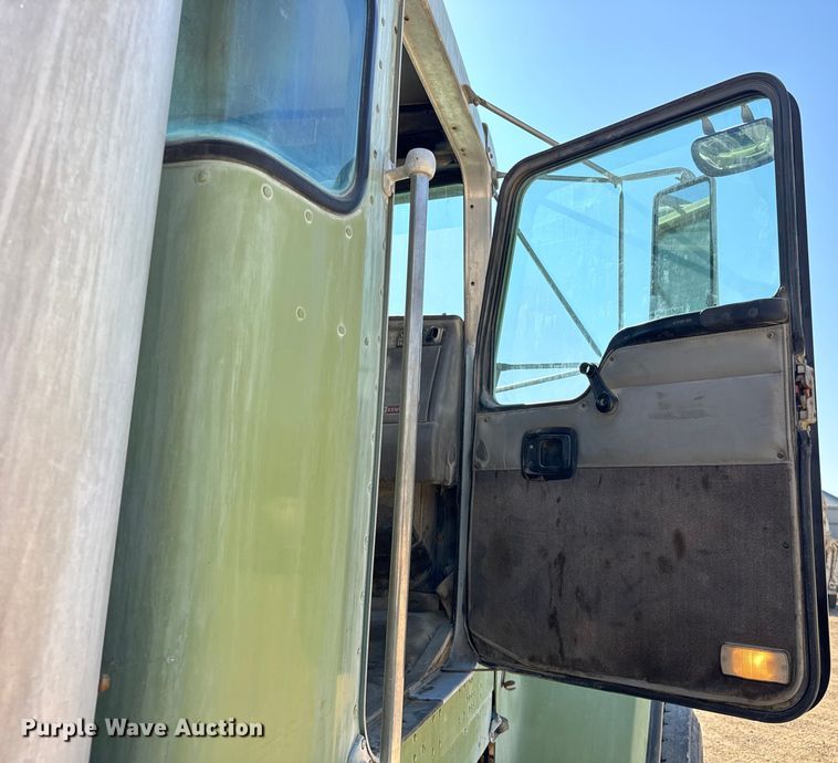 image for item ER0054 2005 Kenworth W900 ready mix truck