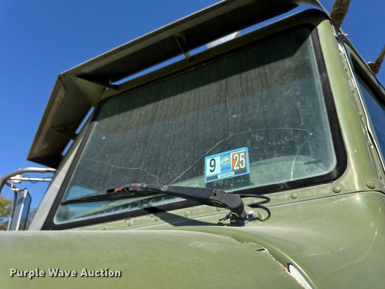 image for item ER0056 2011 Peterbilt 365 ready mix truck