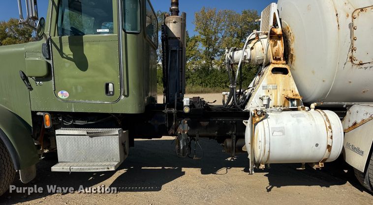 image for item ER0056 2011 Peterbilt 365 ready mix truck