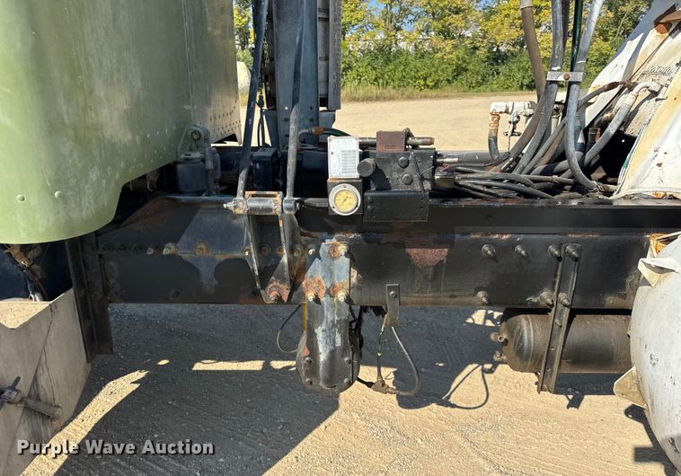 image for item ER0056 2011 Peterbilt 365 ready mix truck