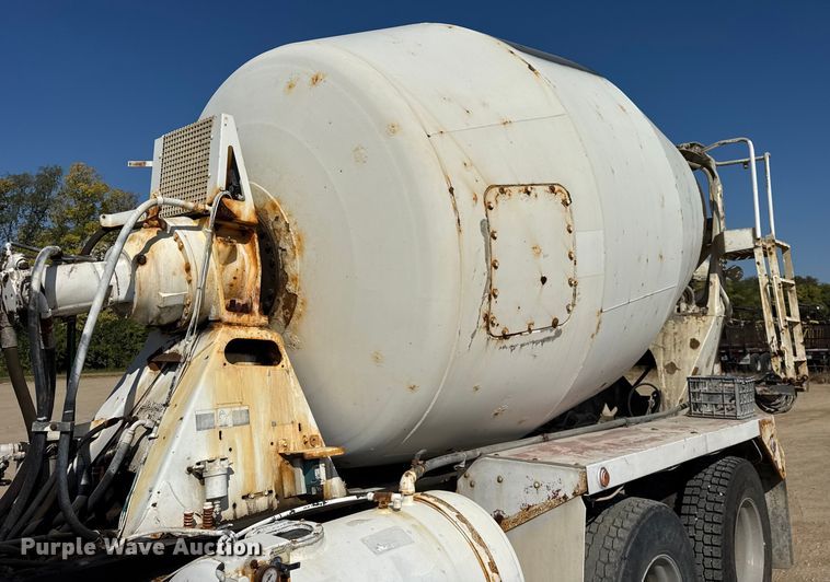 image for item ER0056 2011 Peterbilt 365 ready mix truck