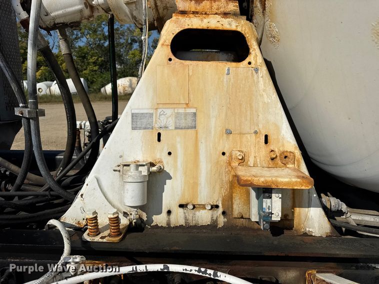 image for item ER0056 2011 Peterbilt 365 ready mix truck