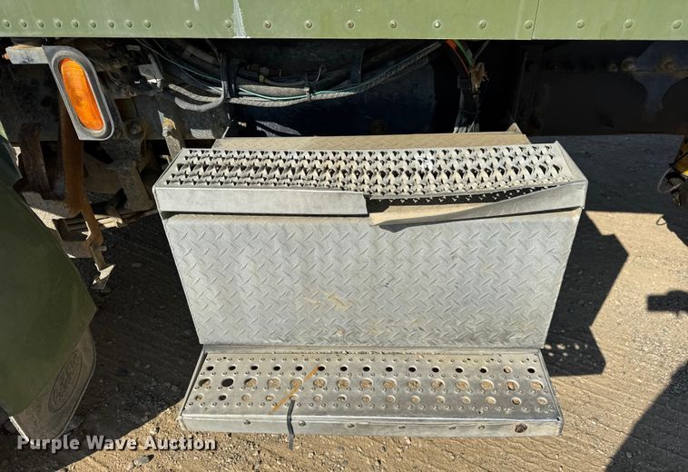 image for item ER0056 2011 Peterbilt 365 ready mix truck