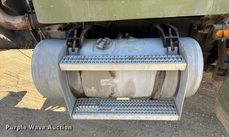 image for item ER0056 2011 Peterbilt 365 ready mix truck