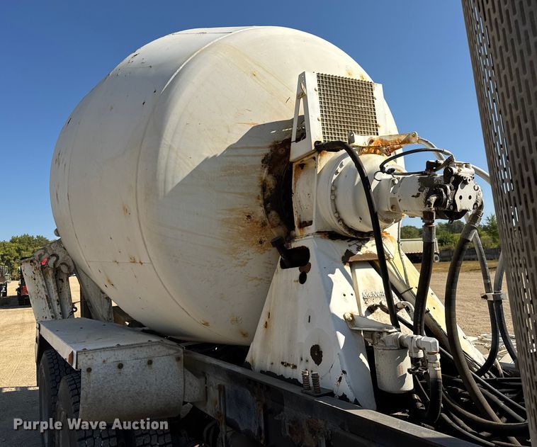 image for item ER0056 2011 Peterbilt 365 ready mix truck