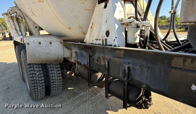 image for item ER0056 2011 Peterbilt 365 ready mix truck