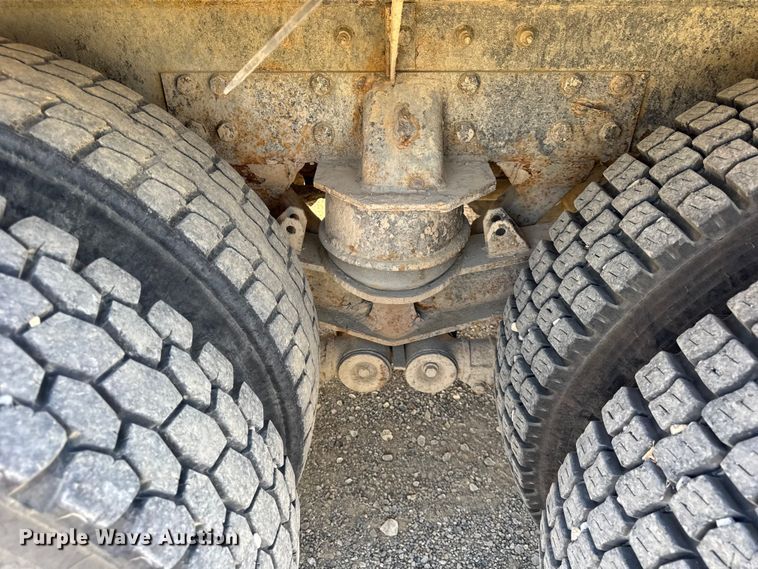 image for item ER0056 2011 Peterbilt 365 ready mix truck