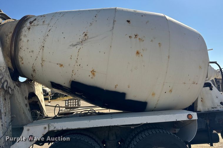 image for item ER0056 2011 Peterbilt 365 ready mix truck