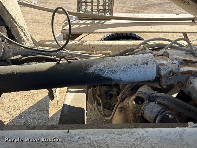 image for item ER0056 2011 Peterbilt 365 ready mix truck