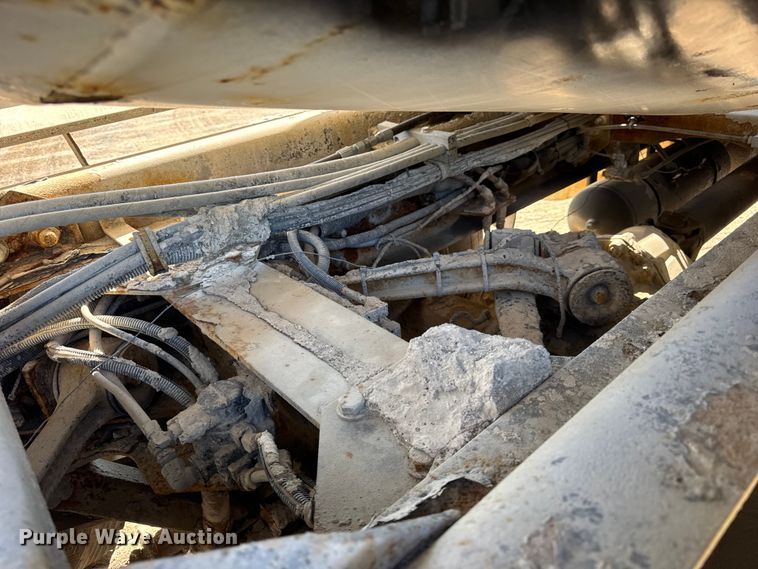 image for item ER0056 2011 Peterbilt 365 ready mix truck